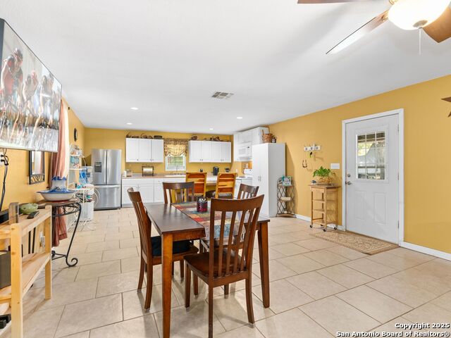 Listing photo id 5 for 4386 Morningside