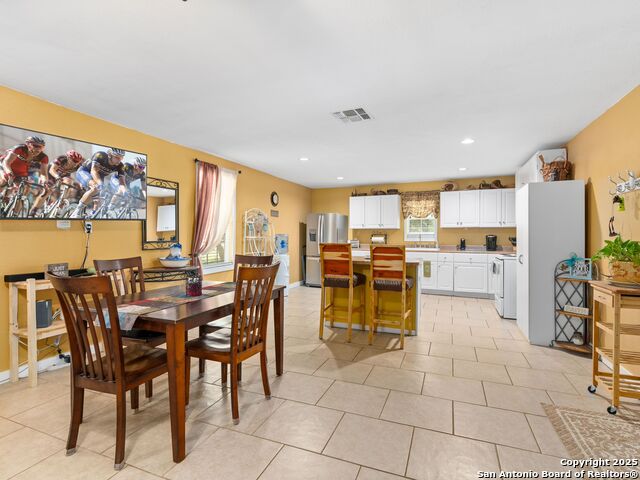 Listing photo id 6 for 4386 Morningside