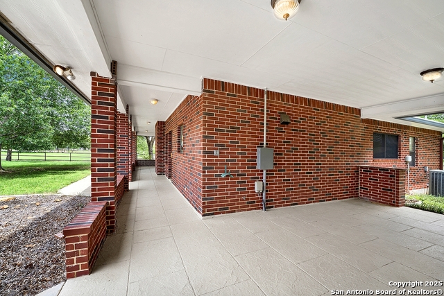 Listing photo id 10 for 101 Ranch