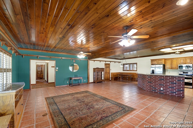 Listing photo id 16 for 101 Ranch