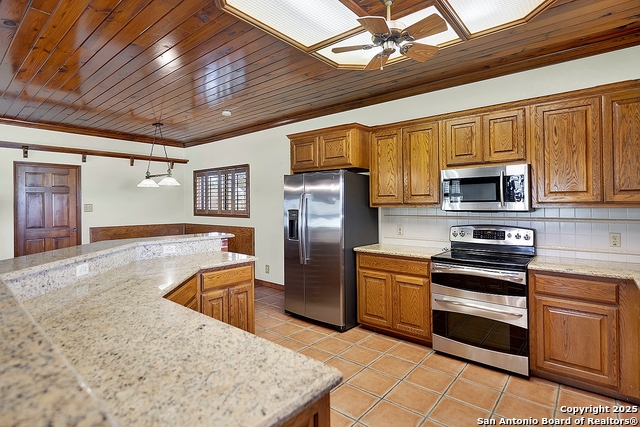 Listing photo id 21 for 101 Ranch