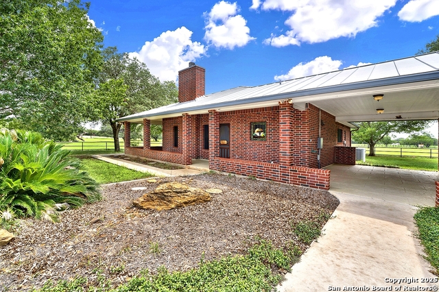 Listing photo id 7 for 101 Ranch