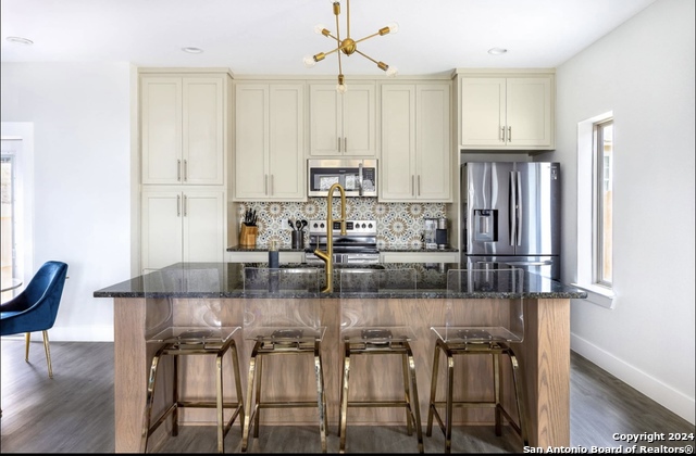 Details for 1940 Greenhill Dr, Canyon Lake, TX 78133