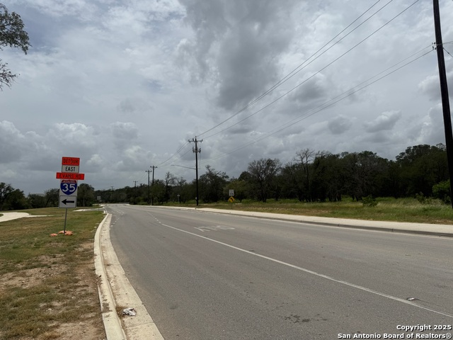 Listing photo id 5 for 16874 Lookout