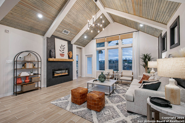 Listing photo id 9 for 409 Sawtooth Oak