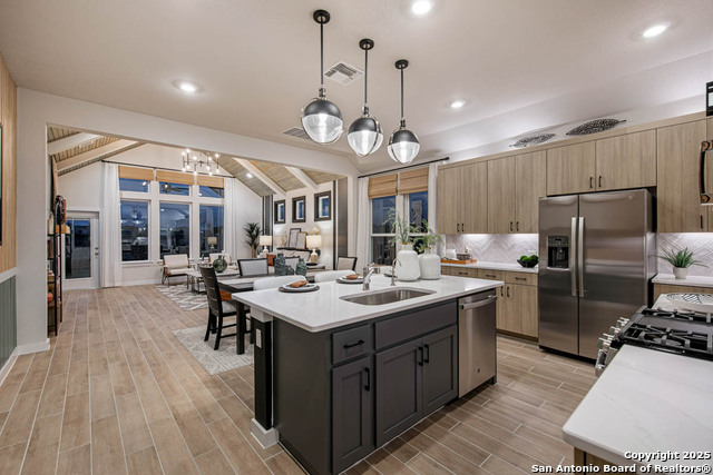 Listing photo id 10 for 409 Sawtooth Oak