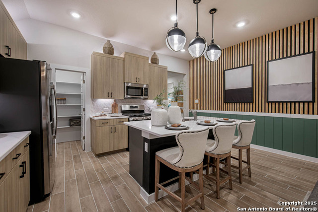 Listing photo id 11 for 409 Sawtooth Oak