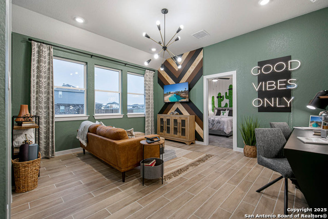 Listing photo id 14 for 409 Sawtooth Oak