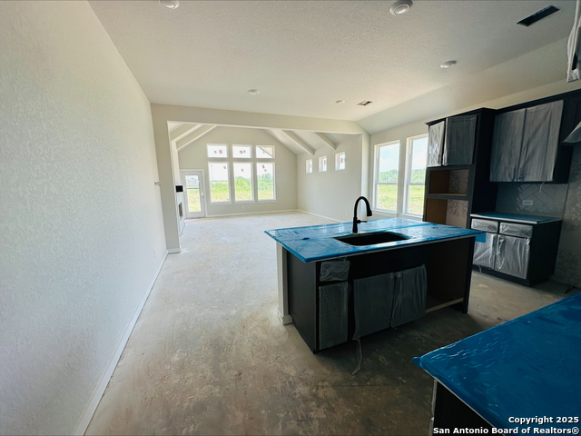 Listing photo id 1 for 409 Sawtooth Oak