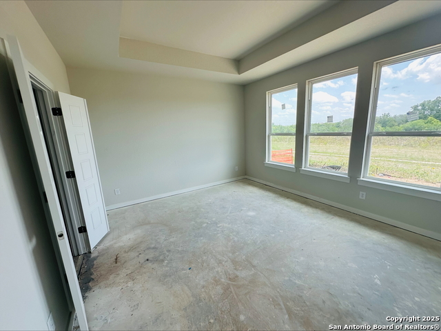 Listing photo id 3 for 409 Sawtooth Oak