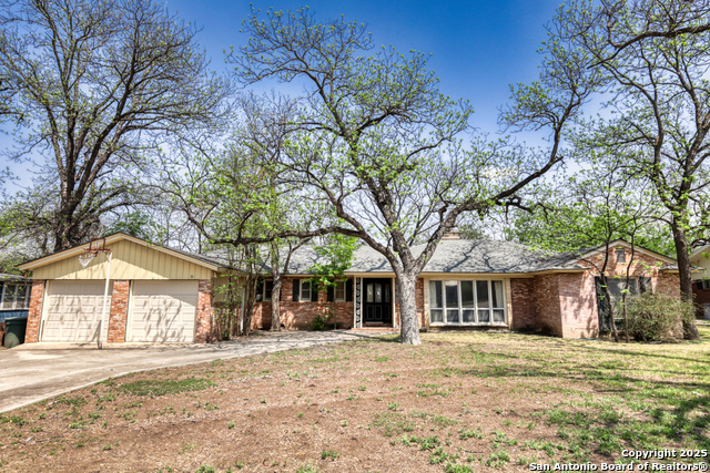 Details for 728 Getty St. N, Uvalde, TX 78801