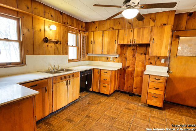 Image 10 of 37 For 728 Getty St. N