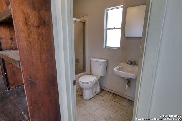Image 36 of 37 For 728 Getty St. N
