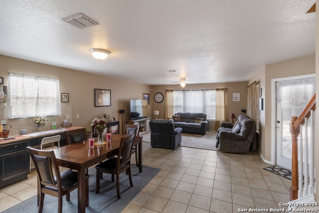 Listing photo id 3 for 10917 Charreada