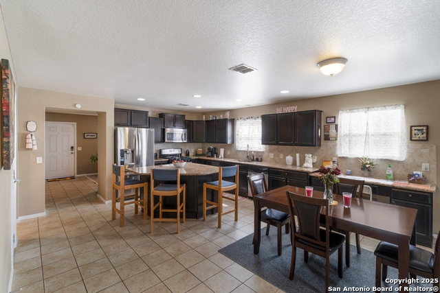 Listing photo id 4 for 10917 Charreada