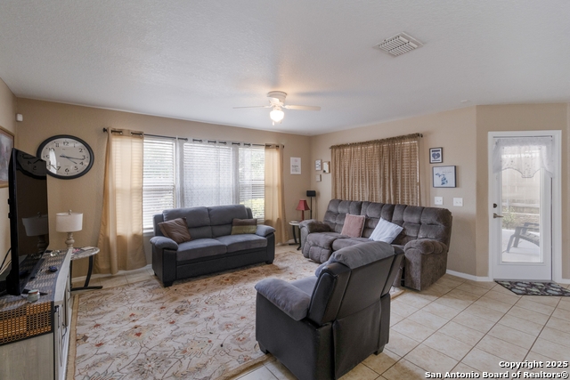 Listing photo id 5 for 10917 Charreada