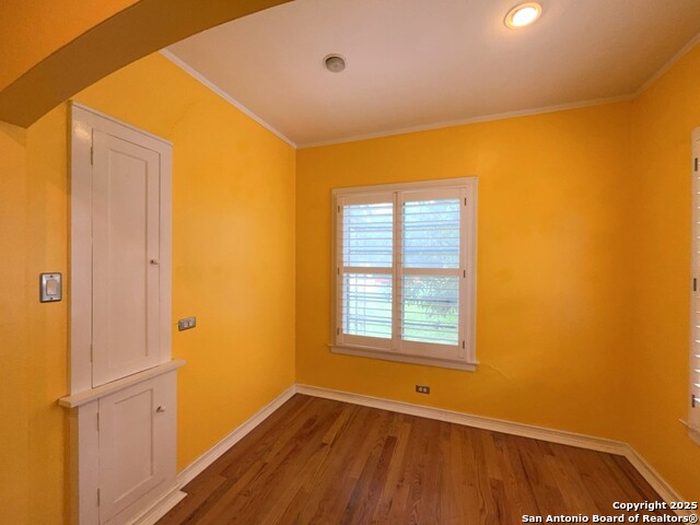 Image 13 of 44 For 2239 Mistletoe Ave W