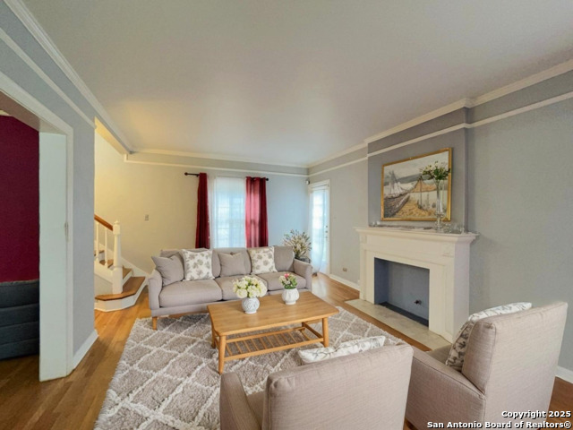 Image 2 of 44 For 2239 Mistletoe Ave W