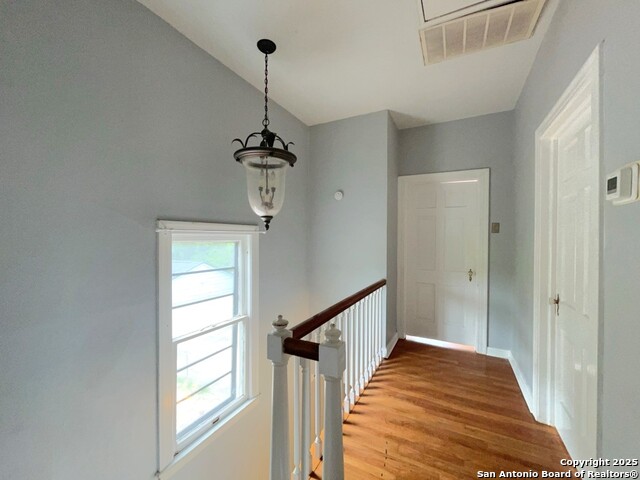 Image 20 of 44 For 2239 Mistletoe Ave W