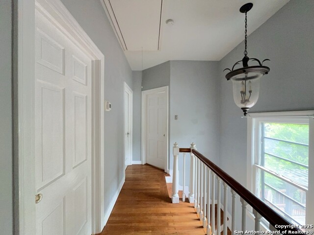 Image 21 of 44 For 2239 Mistletoe Ave W