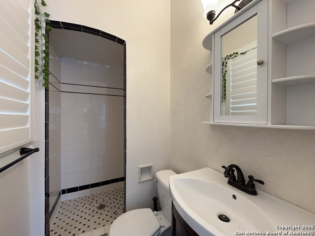 Image 25 of 44 For 2239 Mistletoe Ave W