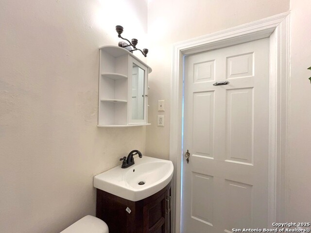 Image 26 of 44 For 2239 Mistletoe Ave W