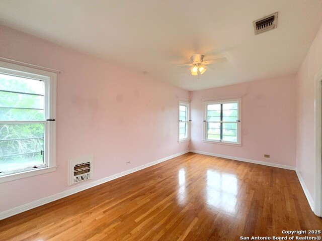 Image 29 of 44 For 2239 Mistletoe Ave W