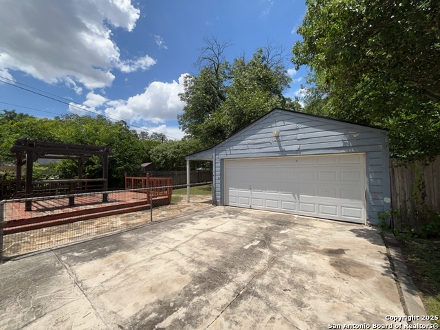 Image 38 of 44 For 2239 Mistletoe Ave W