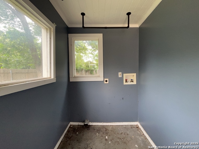Image 39 of 44 For 2239 Mistletoe Ave W