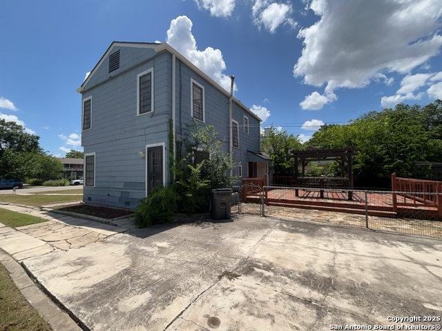 Image 41 of 44 For 2239 Mistletoe Ave W