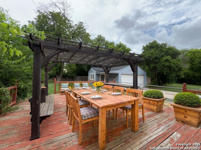 Image 6 of 44 For 2239 Mistletoe Ave W