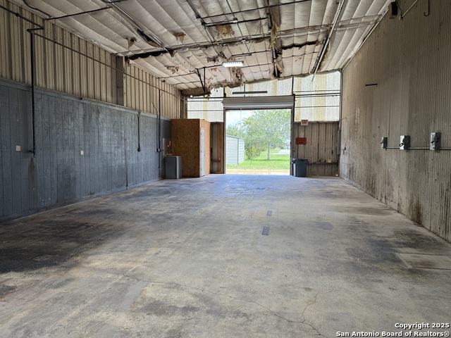 Listing photo id 12 for 105 Center St S Suite B