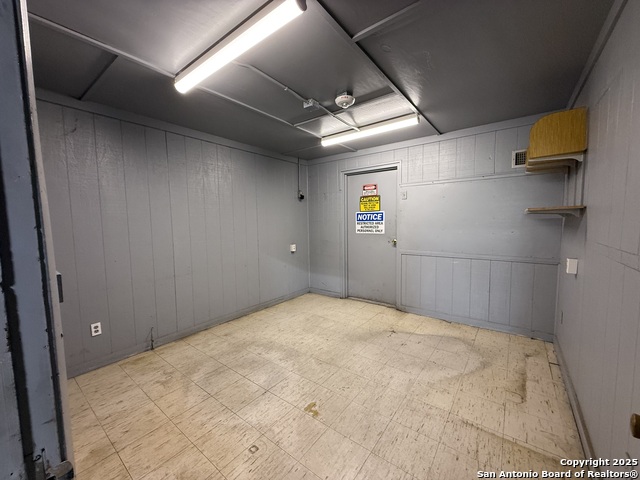 Listing photo id 14 for 105 Center St S Suite B