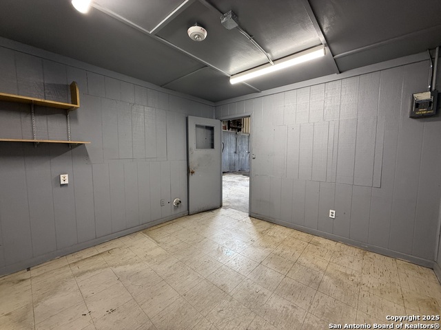 Listing photo id 16 for 105 Center St S Suite B