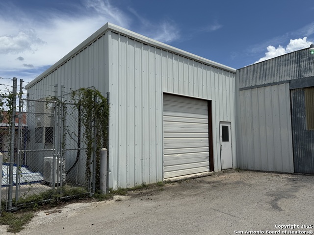 Listing photo id 1 for 105 Center St S Suite B