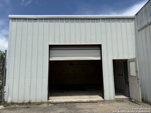 Listing photo id 3 for 105 Center St S Suite B