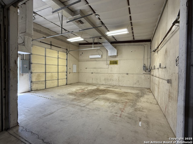 Listing photo id 5 for 105 Center St S Suite B