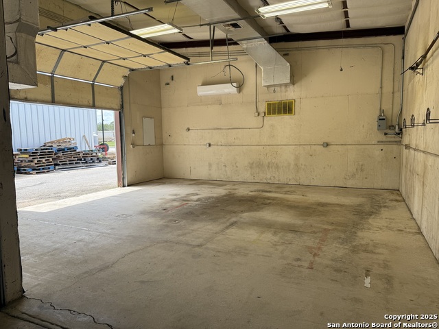 Listing photo id 6 for 105 Center St S Suite B