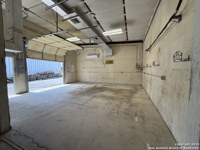 Listing photo id 7 for 105 Center St S Suite B