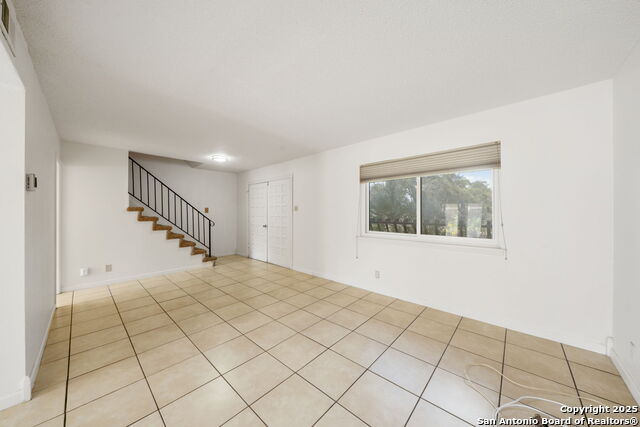 Listing photo id 10 for 6659 Crown Ridge 6659
