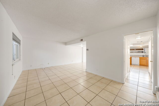Listing photo id 11 for 6659 Crown Ridge 6659