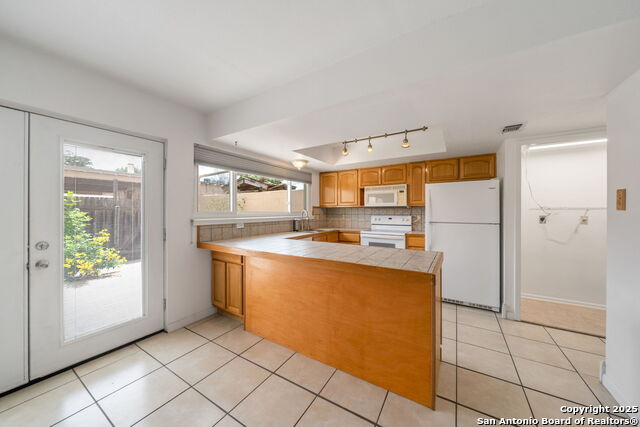 Listing photo id 13 for 6659 Crown Ridge 6659