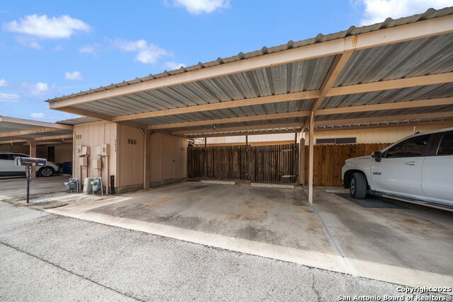Listing photo id 32 for 6659 Crown Ridge 6659