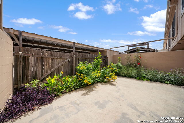 Listing photo id 33 for 6659 Crown Ridge 6659