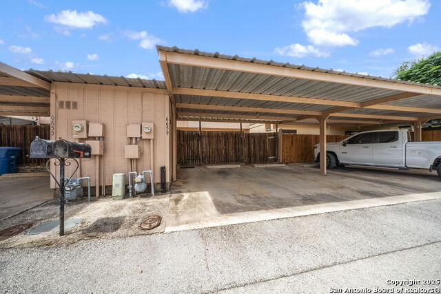 Listing photo id 34 for 6659 Crown Ridge 6659