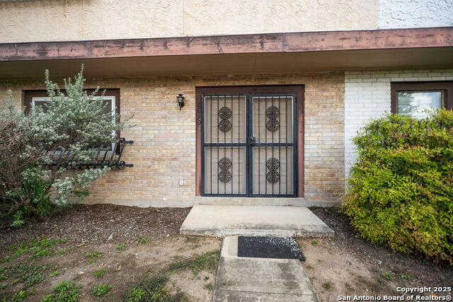 Listing photo id 2 for 6659 Crown Ridge 6659
