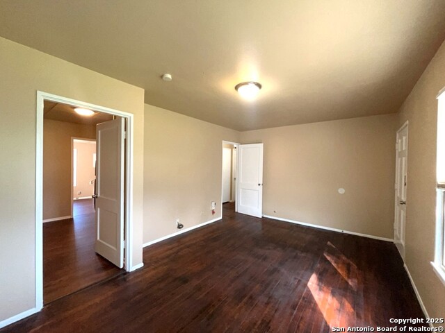 Listing photo id 8 for 103 Harwood Dr