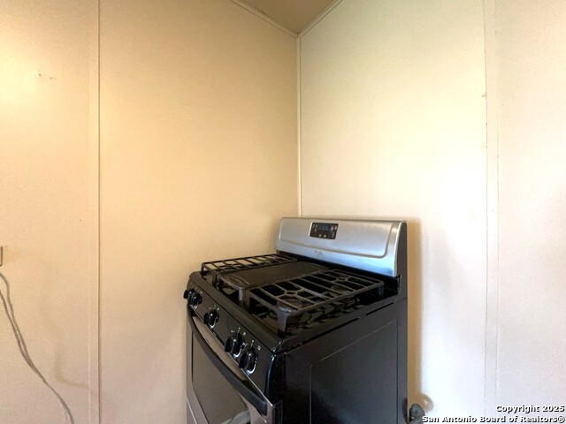 Listing photo id 10 for 103 Harwood Dr