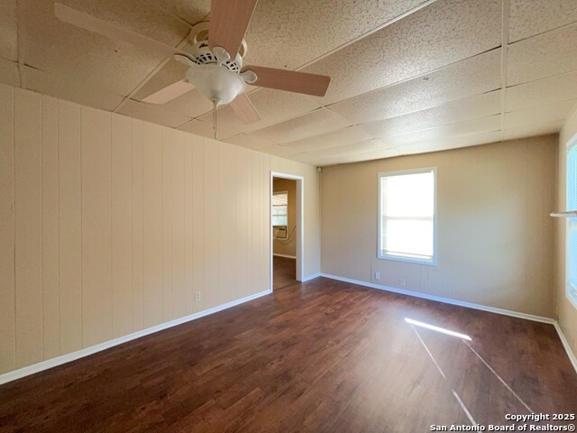 Listing photo id 14 for 103 Harwood Dr