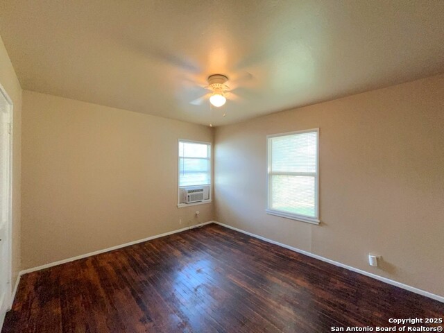 Listing photo id 15 for 103 Harwood Dr